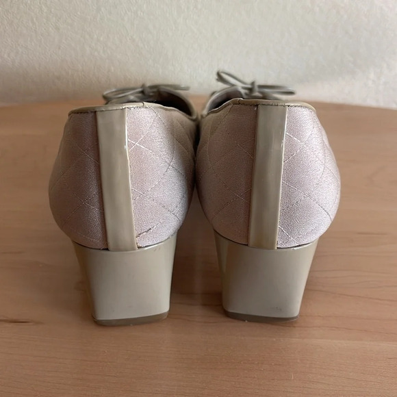 Stuart Weitzman Tan/Beige Kitten Heels- 10.5 Narrow - Picture 4 of 10